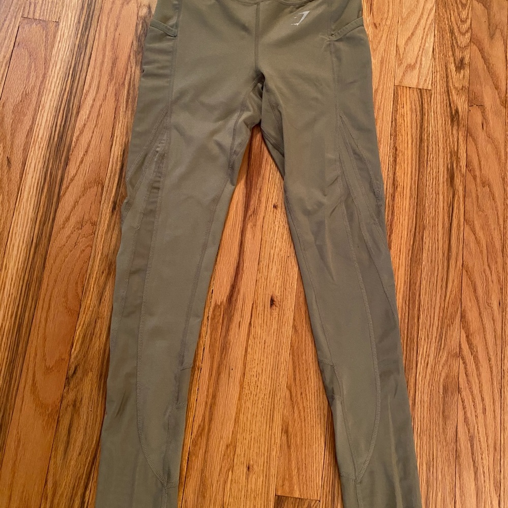 Gymshark army green leggings with mesh & pockets.